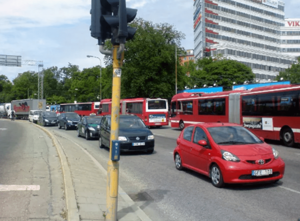 Bilkö i på Värmdöleden i Henriksdal