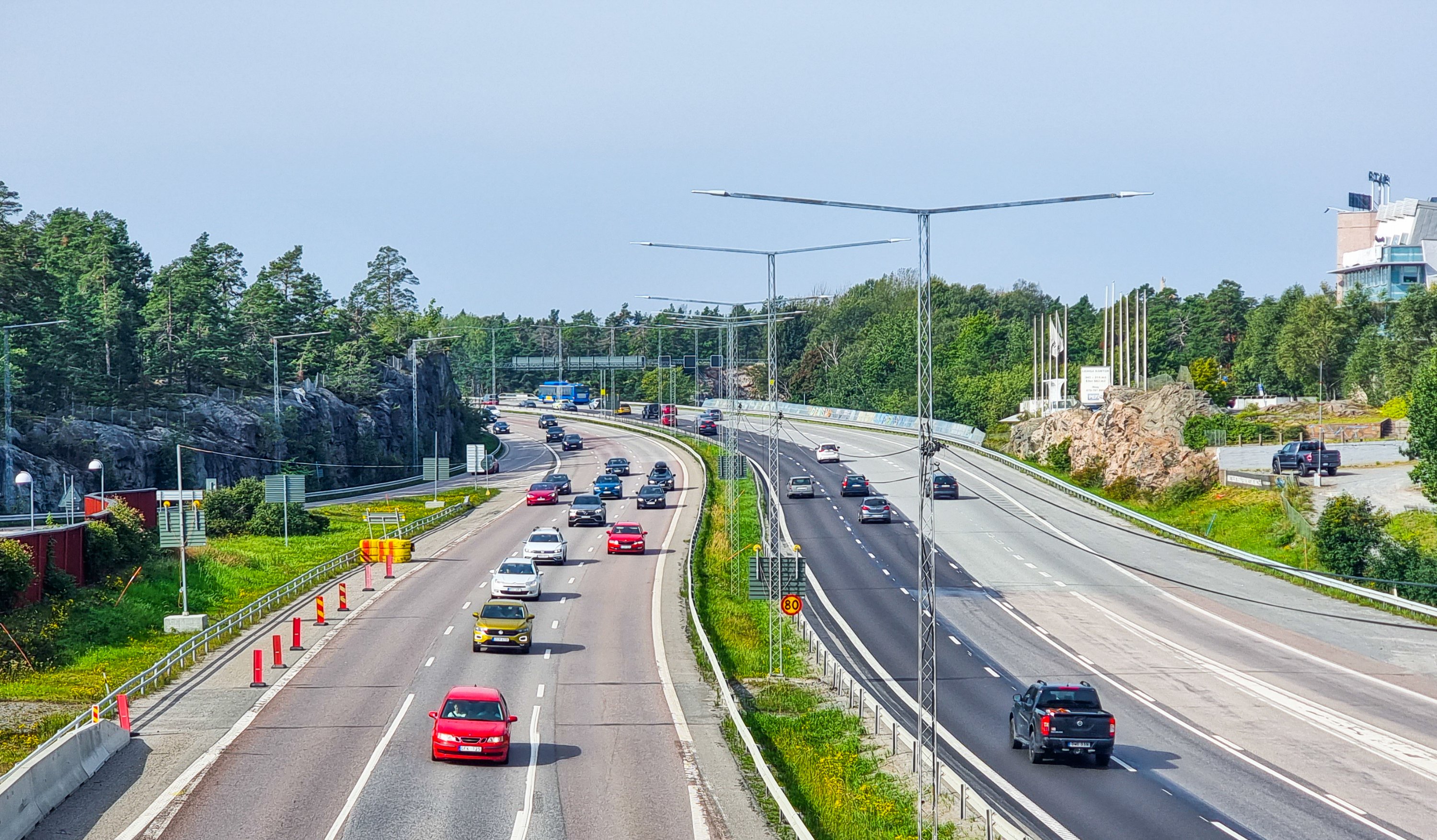 Värmdöleden i höjd med Nacka Forum