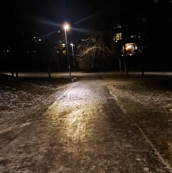 Noll halkbekämpning på väg till Skönviksvägen i Jarlaberg